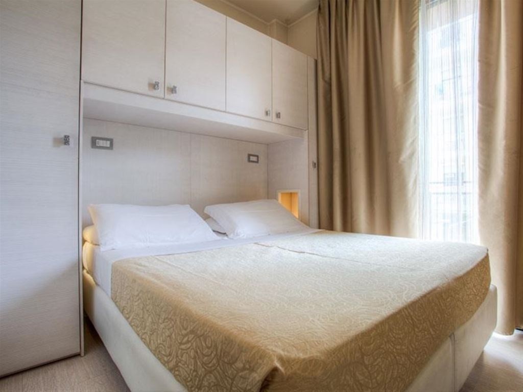 rooms-standard-beach-room-frontal-sea-view-double-single-use