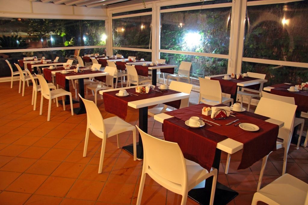 restaurants-restaurant