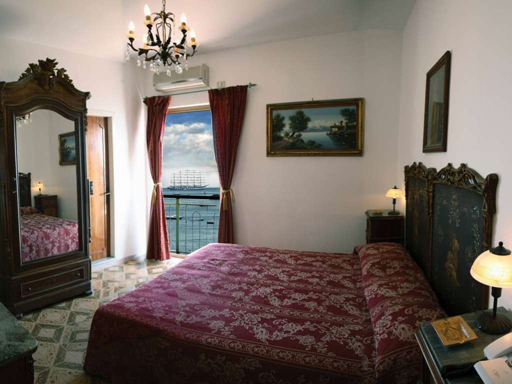 rooms-balcony-sea-view