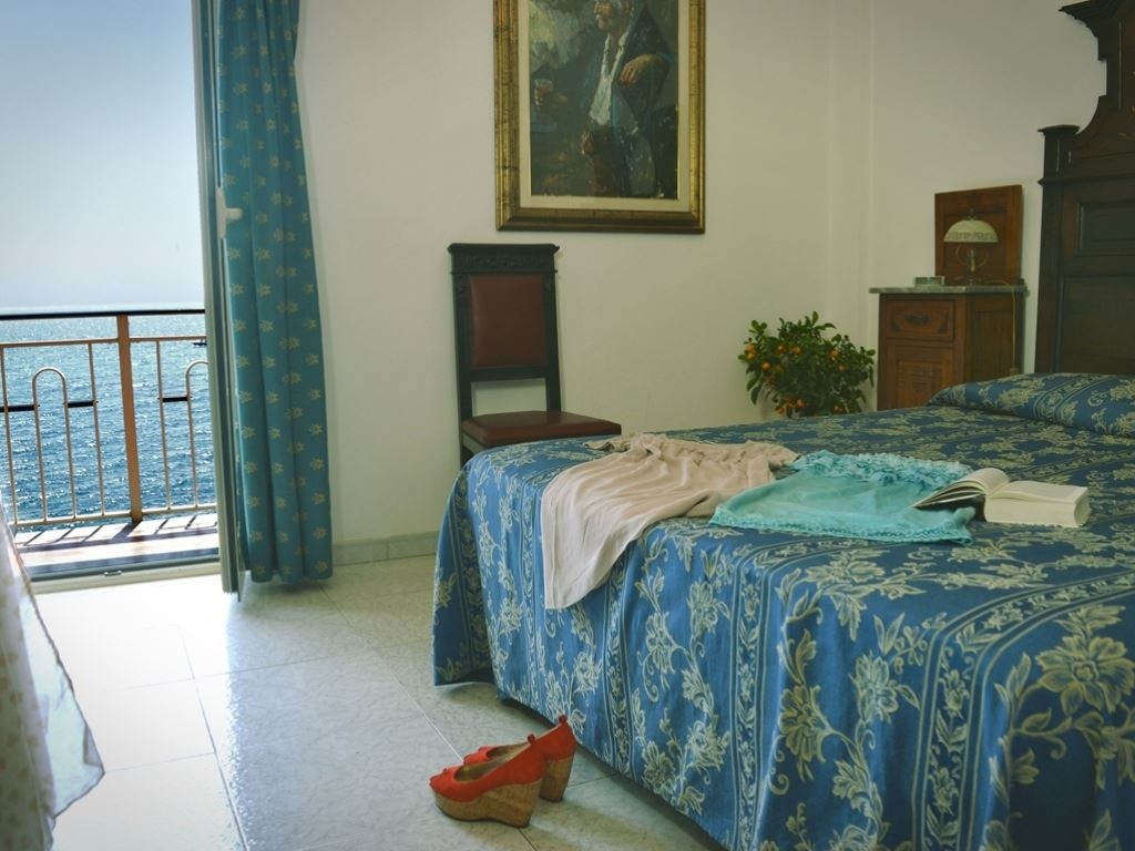 rooms-balcony-sea-view