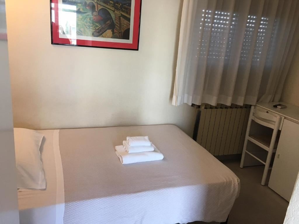 rooms-classic-room-with-balcony-double-single-use