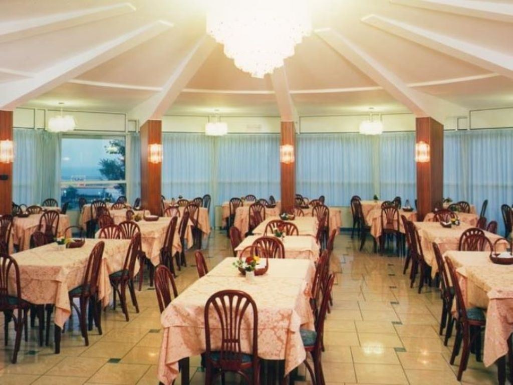 restaurants-restaurant