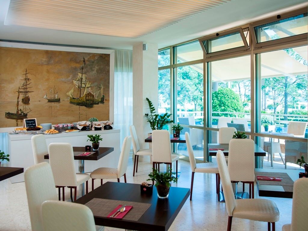 restaurants-restaurant