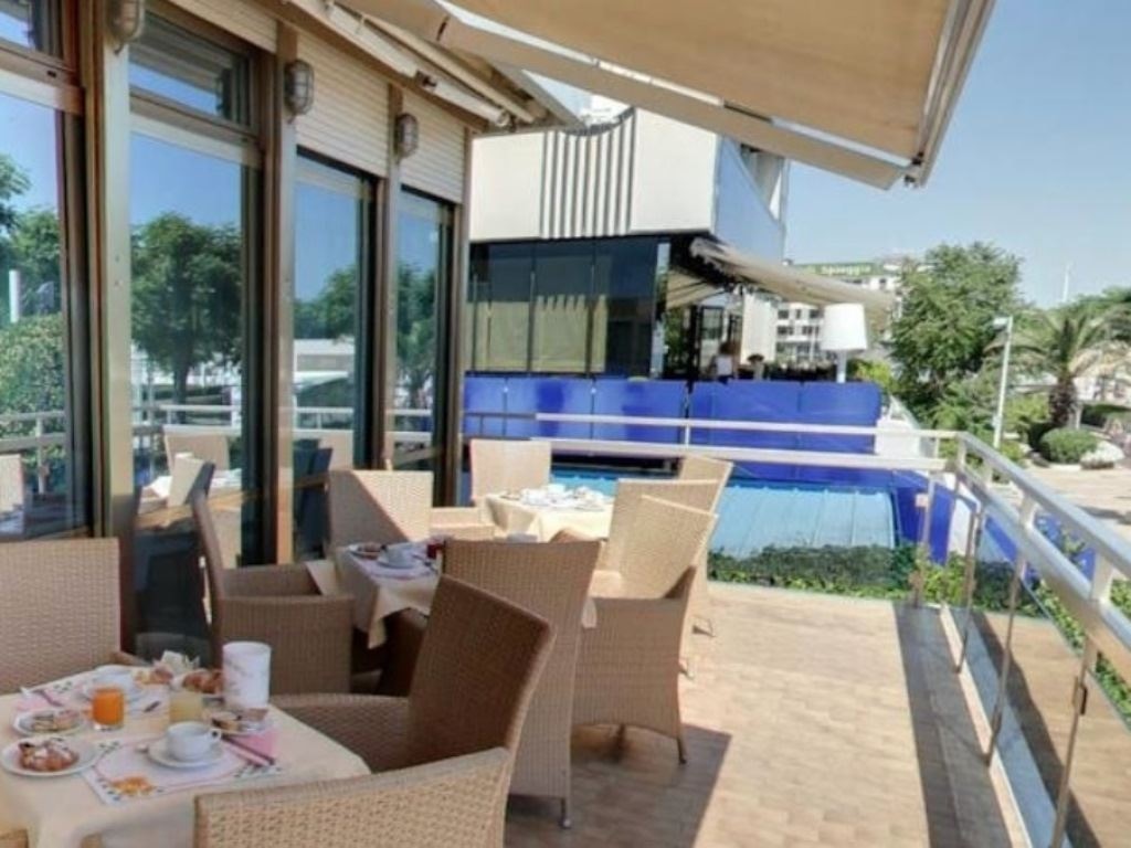 restaurants-restaurant