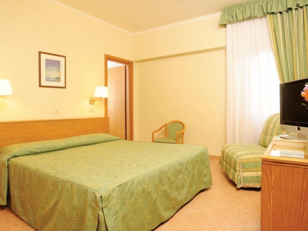 rooms-classic-room-triple