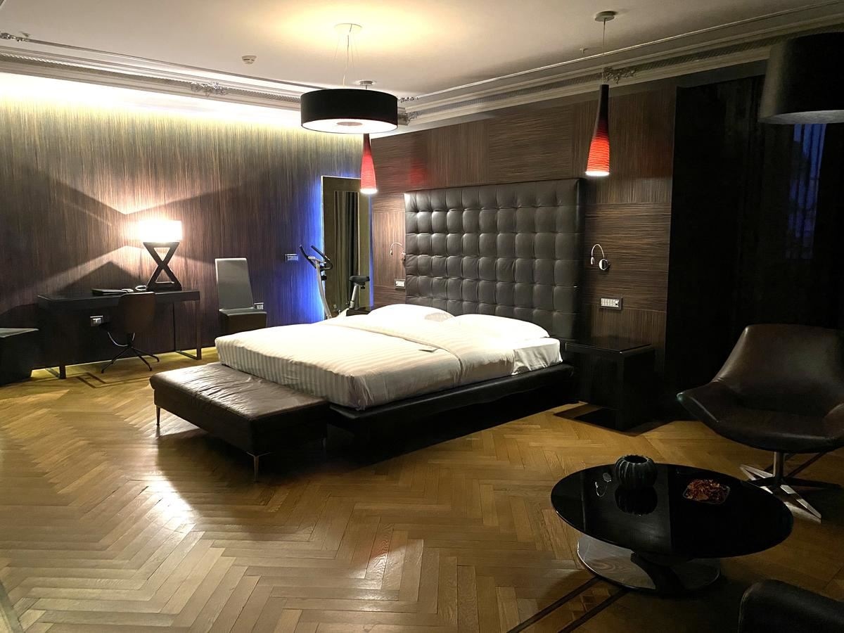 rooms-deluxe-room
