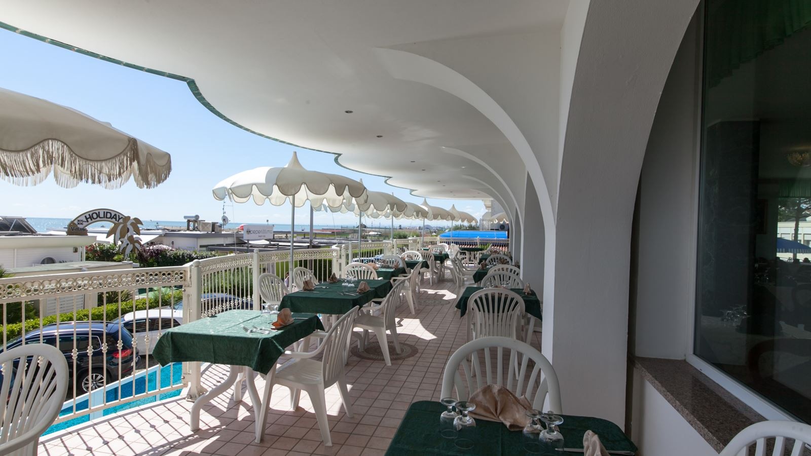 restaurants-restaurant