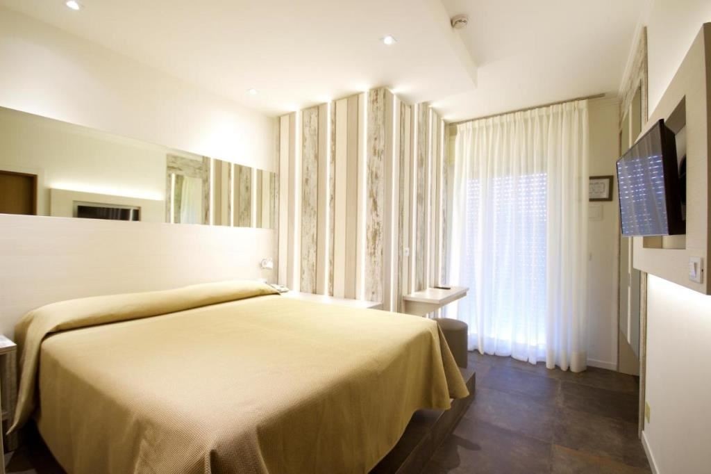 rooms-classic-room-balcony