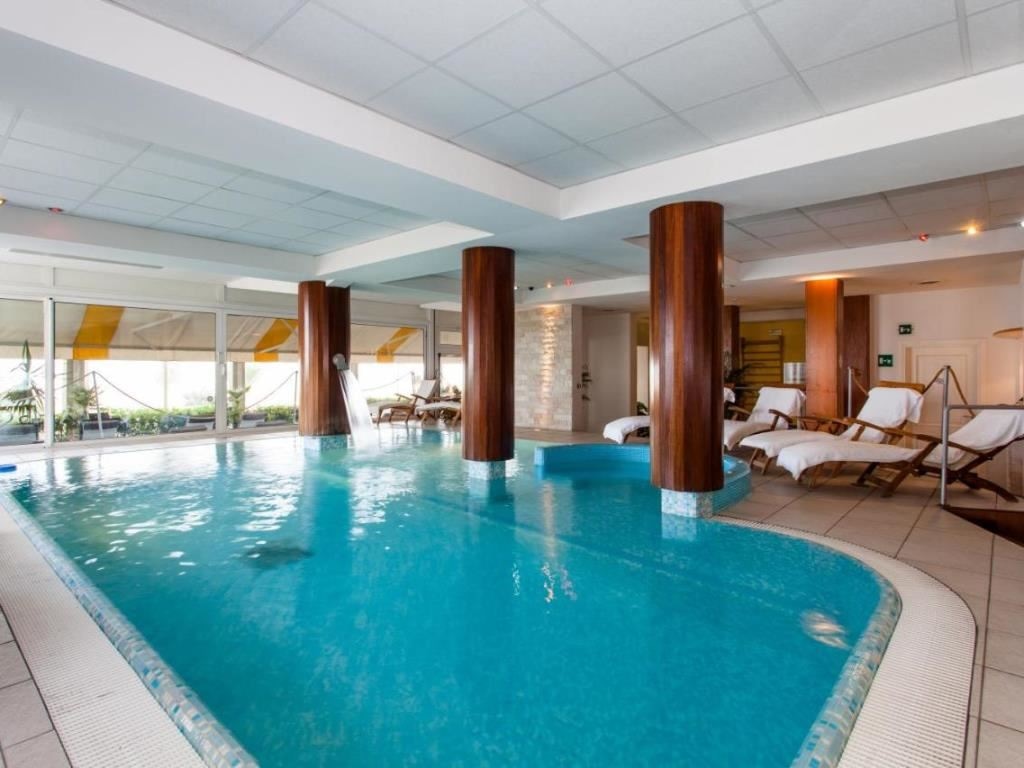 pools-indoor-pool