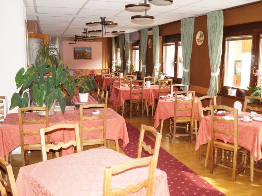 restaurants-restaurant