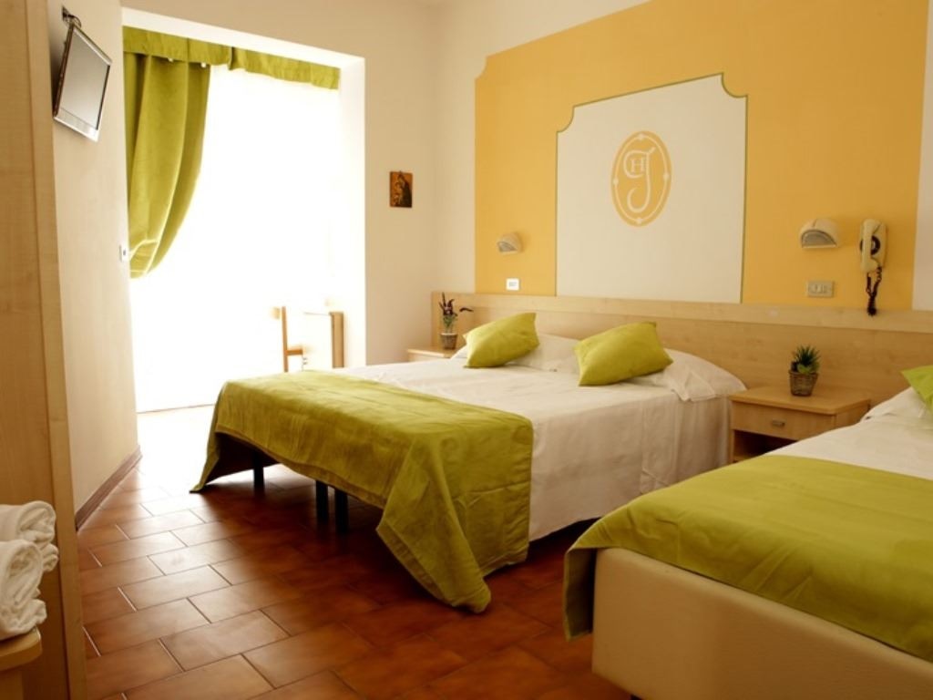 rooms-comfort-room-with-balcony