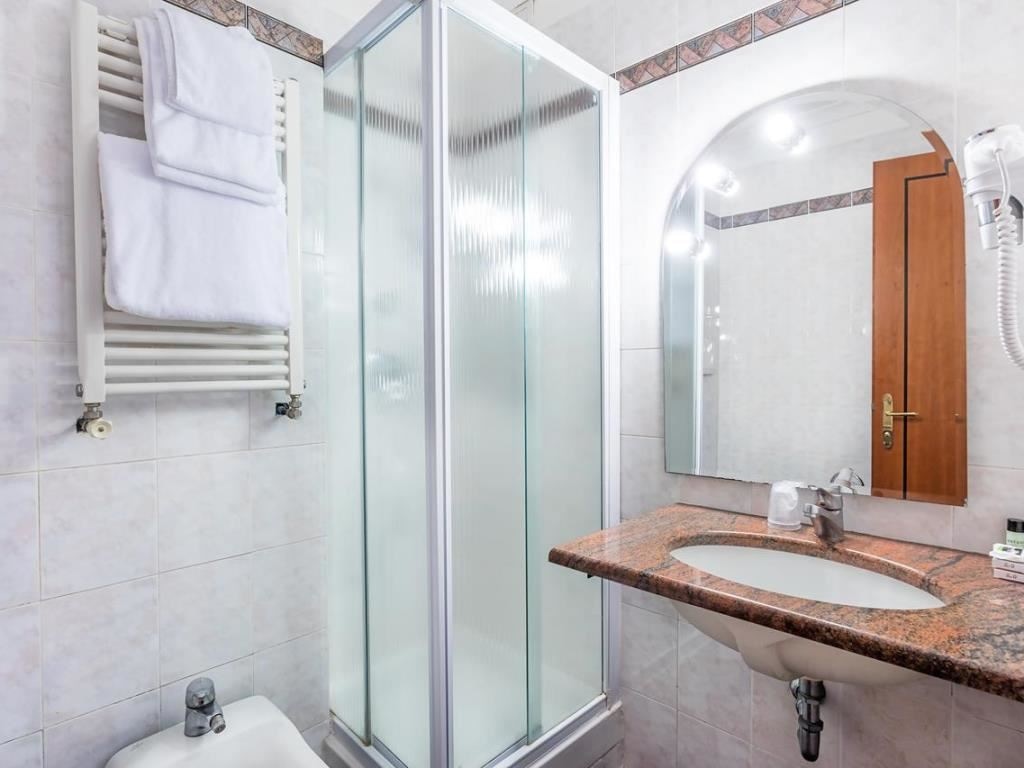 rooms-standard-room-triple