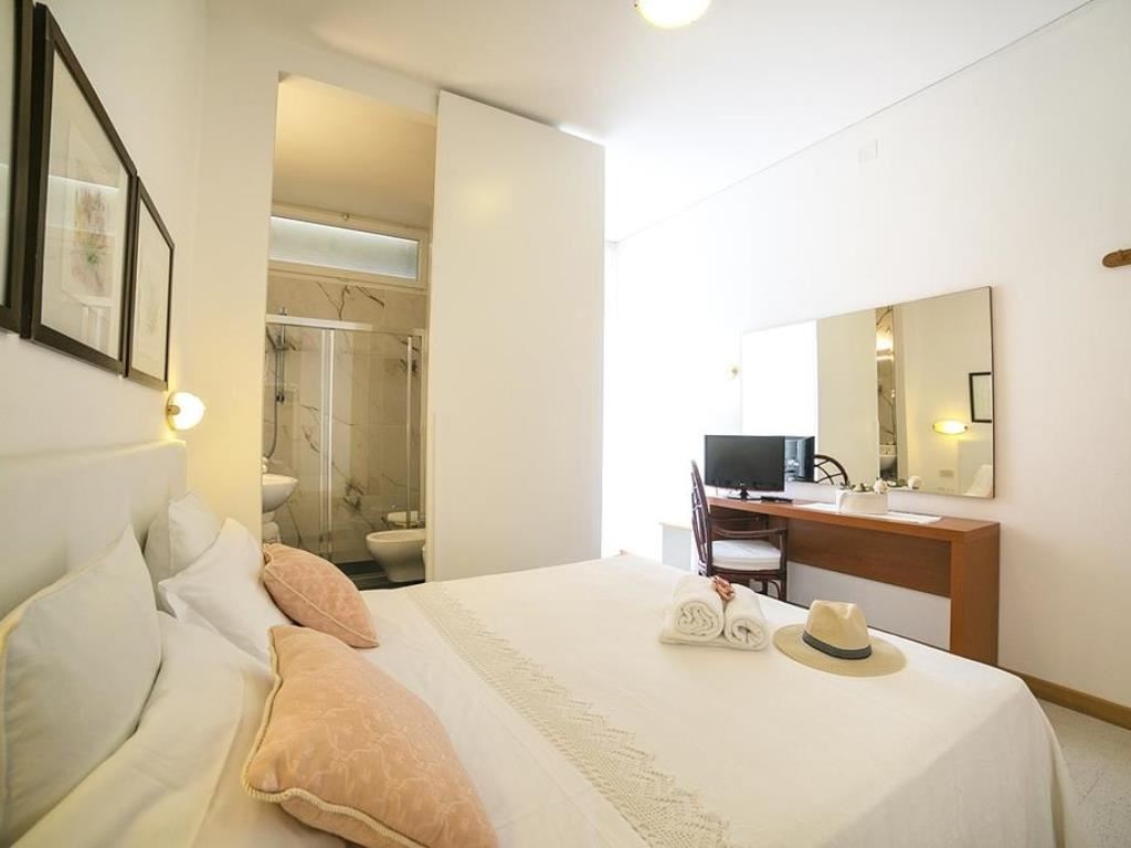 rooms-basic-room-with-balcony