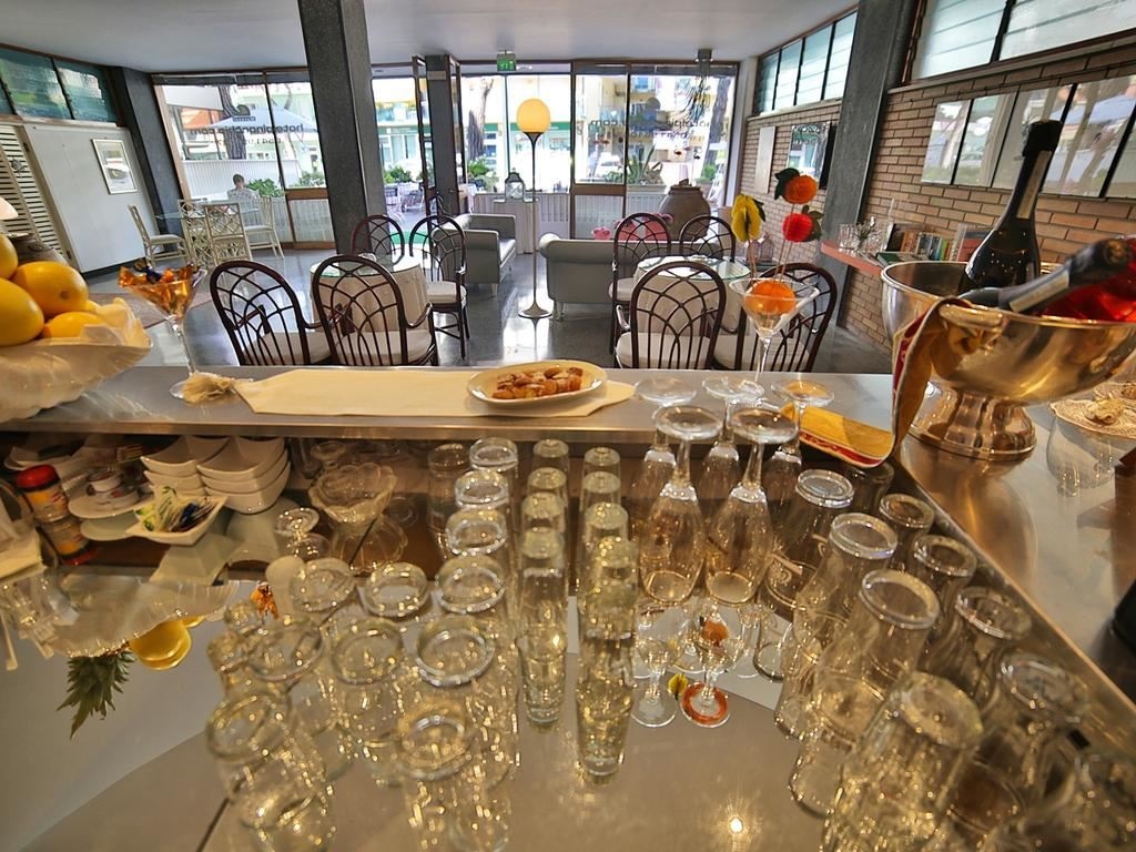 restaurants-restaurant