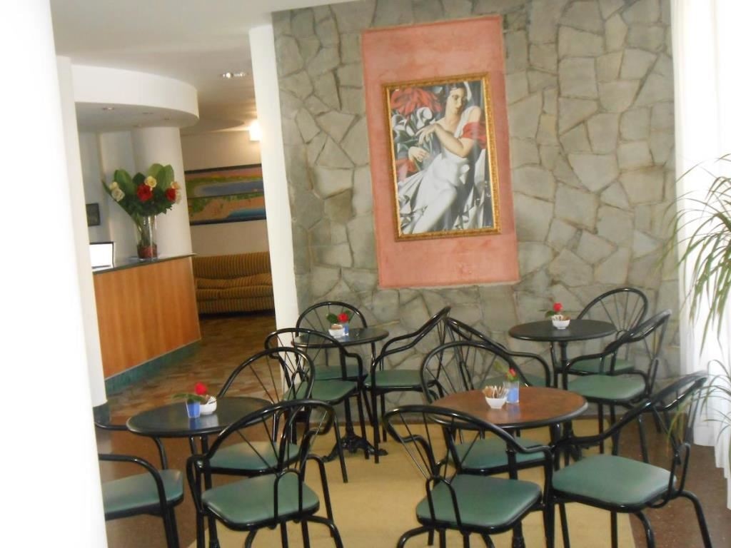 restaurants-restaurant