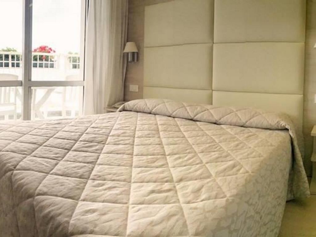 rooms-standard-room-side-sea-view