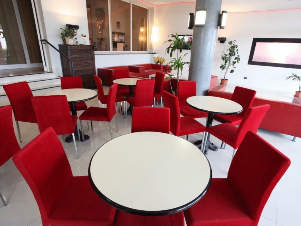 restaurants-restaurant