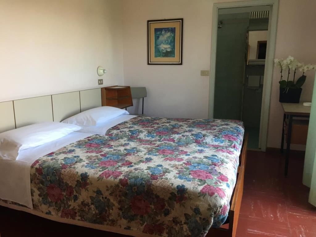 rooms-standard-room-with-balcony