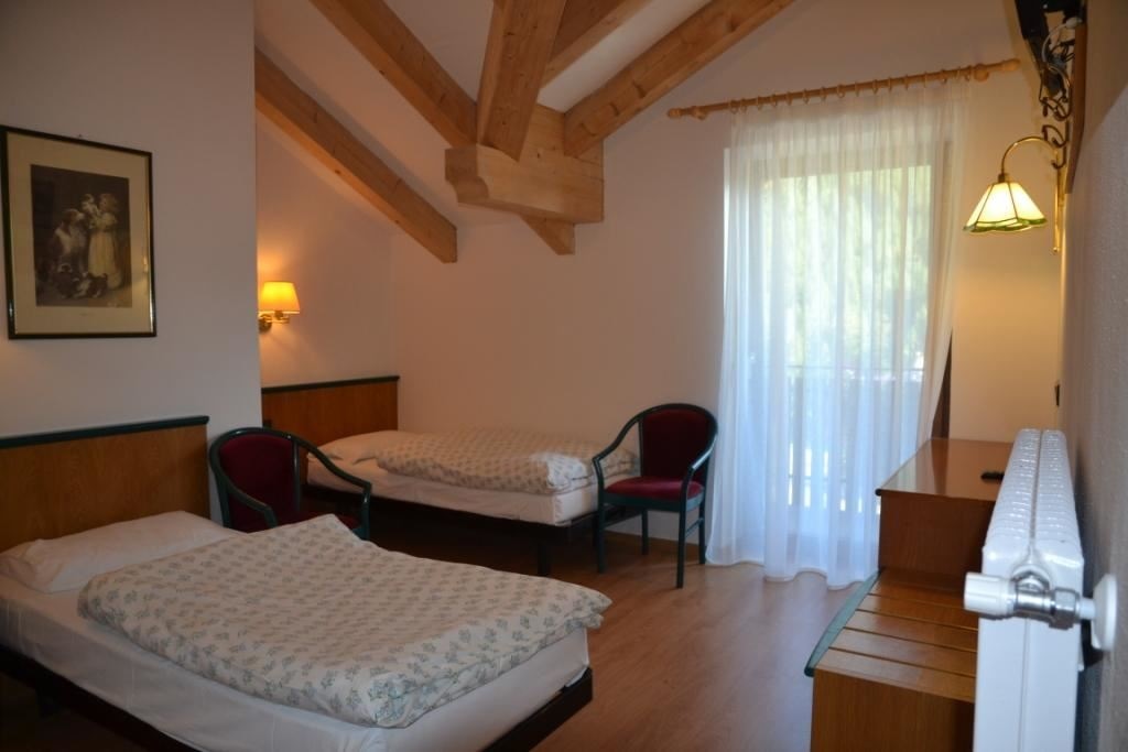 rooms-standard-room-4-pax