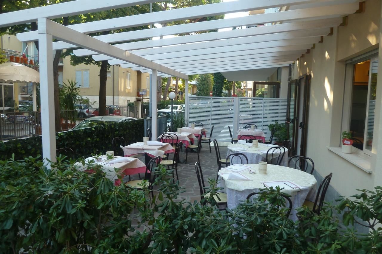 restaurants-restaurant