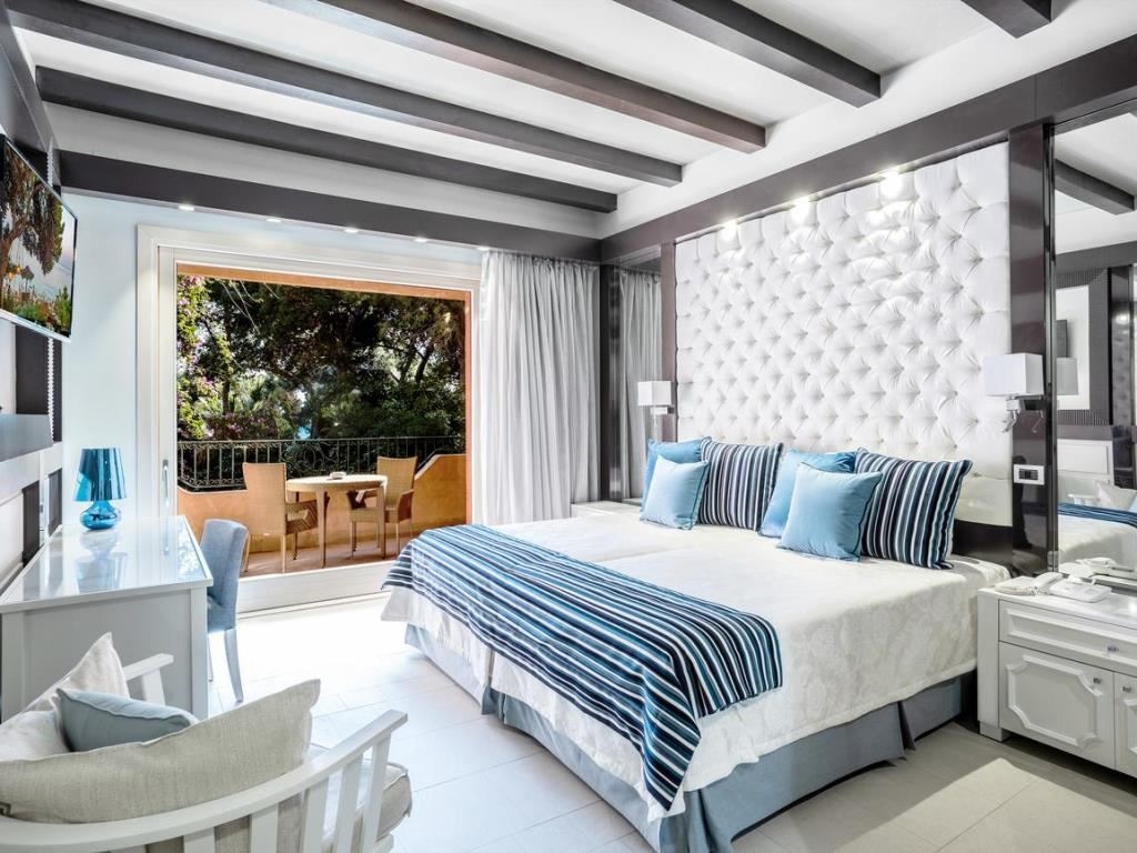 rooms-deluxe-bungalow-garden-view-with-patio