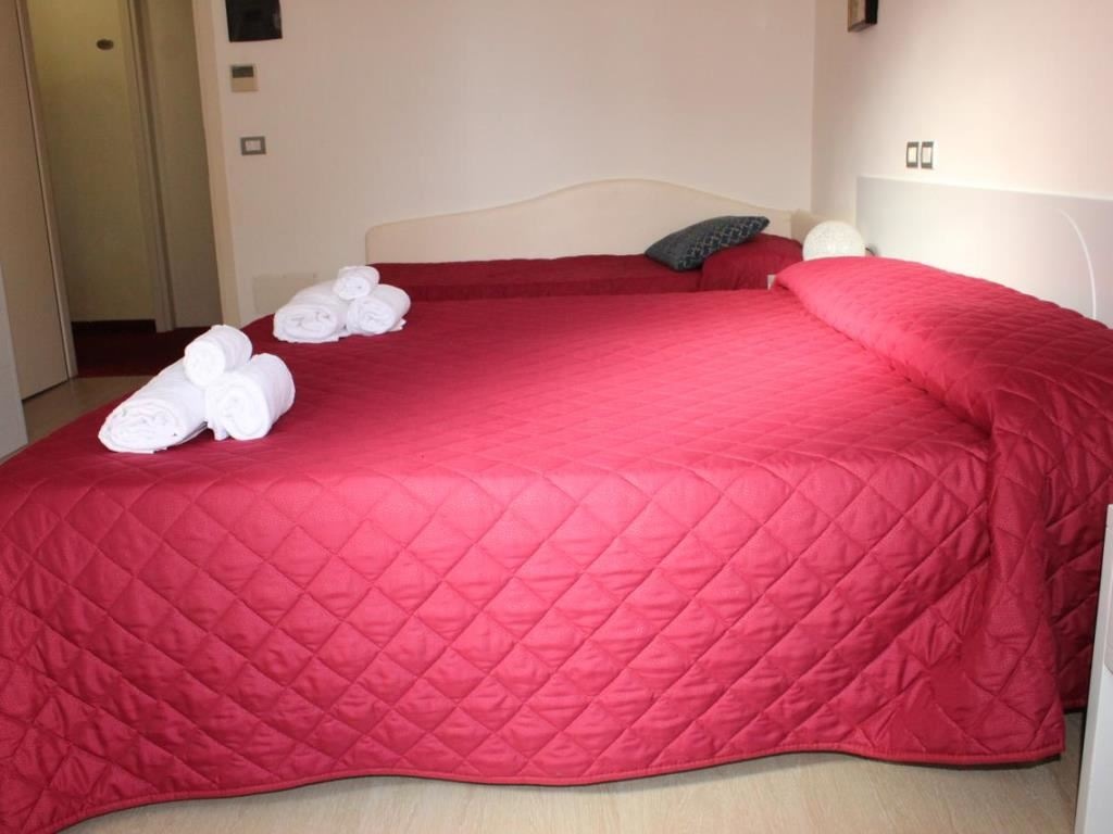 rooms-standard-room-with-french-balcony