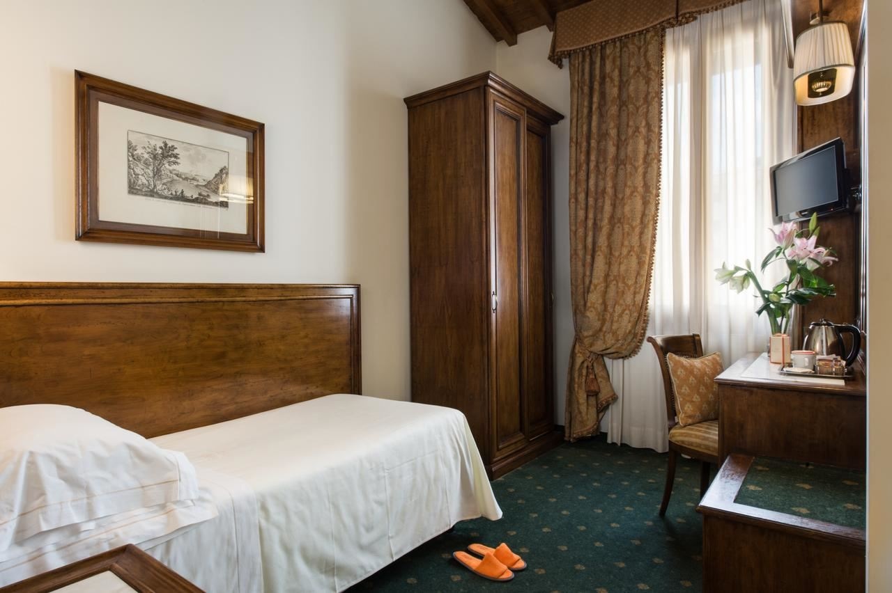 rooms-classic-single-room