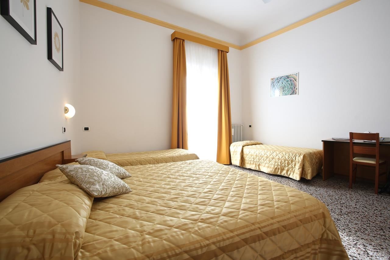 rooms-standard-quadruple-room