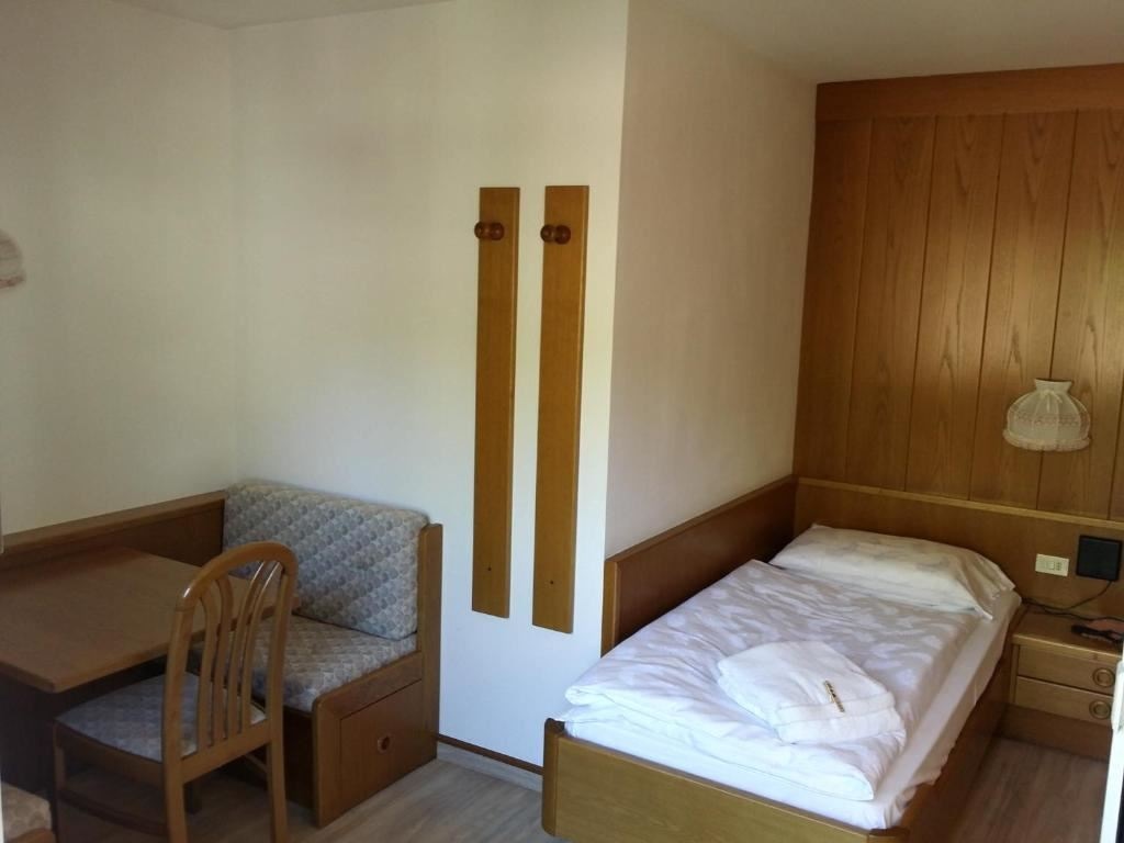 rooms-standard-room-with-balcony