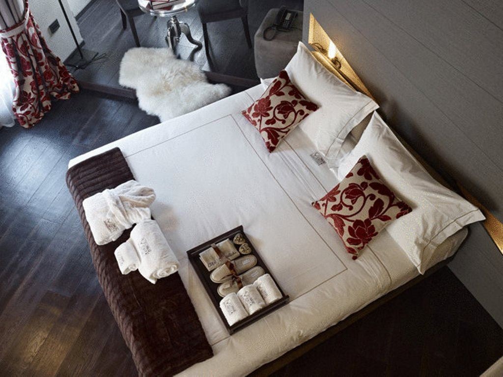 rooms-design-room-with-balcony-single-use