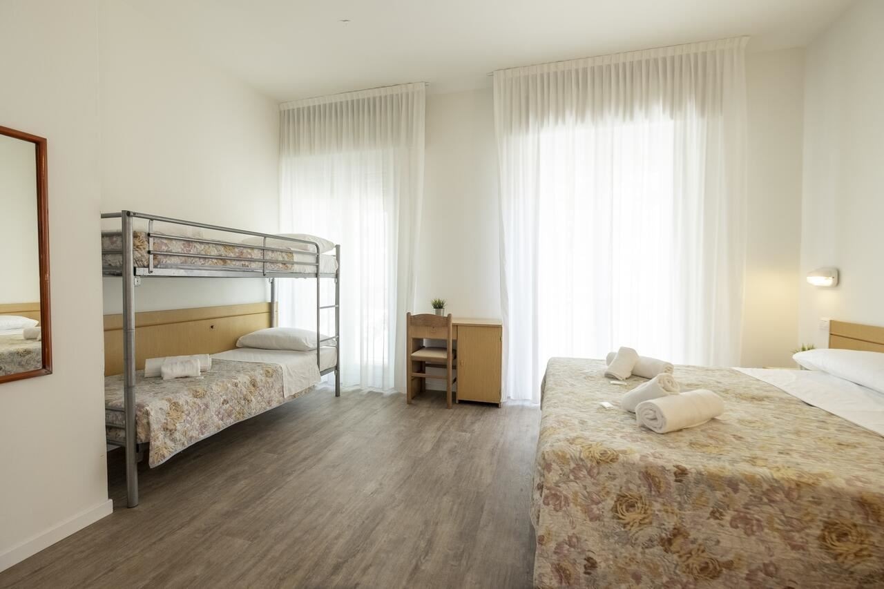 rooms-standard-room-with-balcony