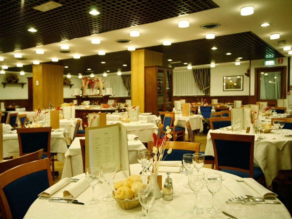 restaurants-restaurant