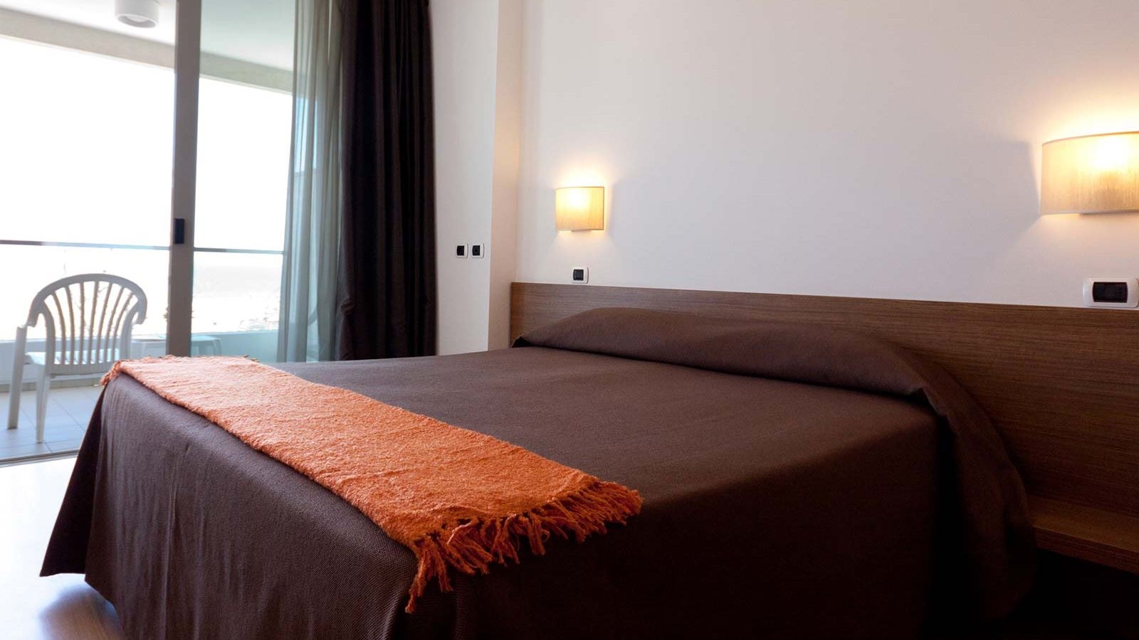 rooms-standard-room-with-balcony-double-single-use