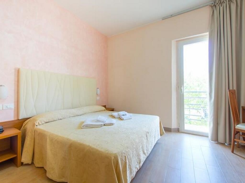 rooms-standard-room-with-balcony