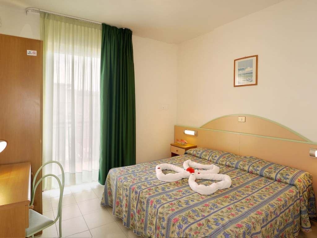 rooms-standard-room-balcony