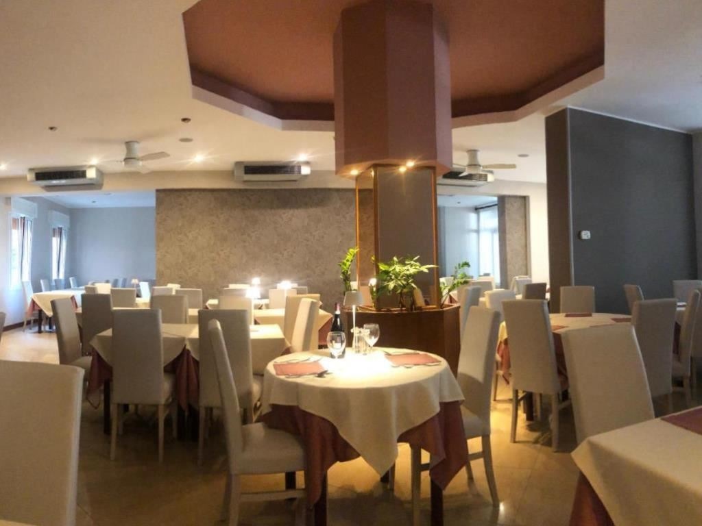 restaurants-restaurant