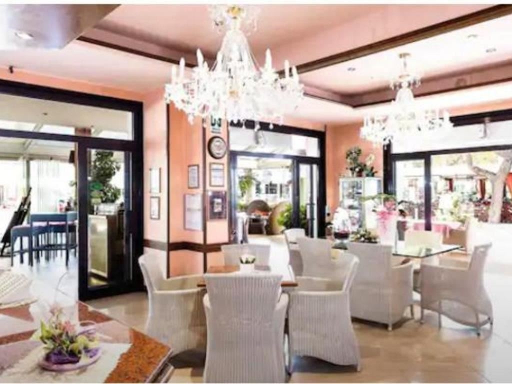 restaurants-restaurant