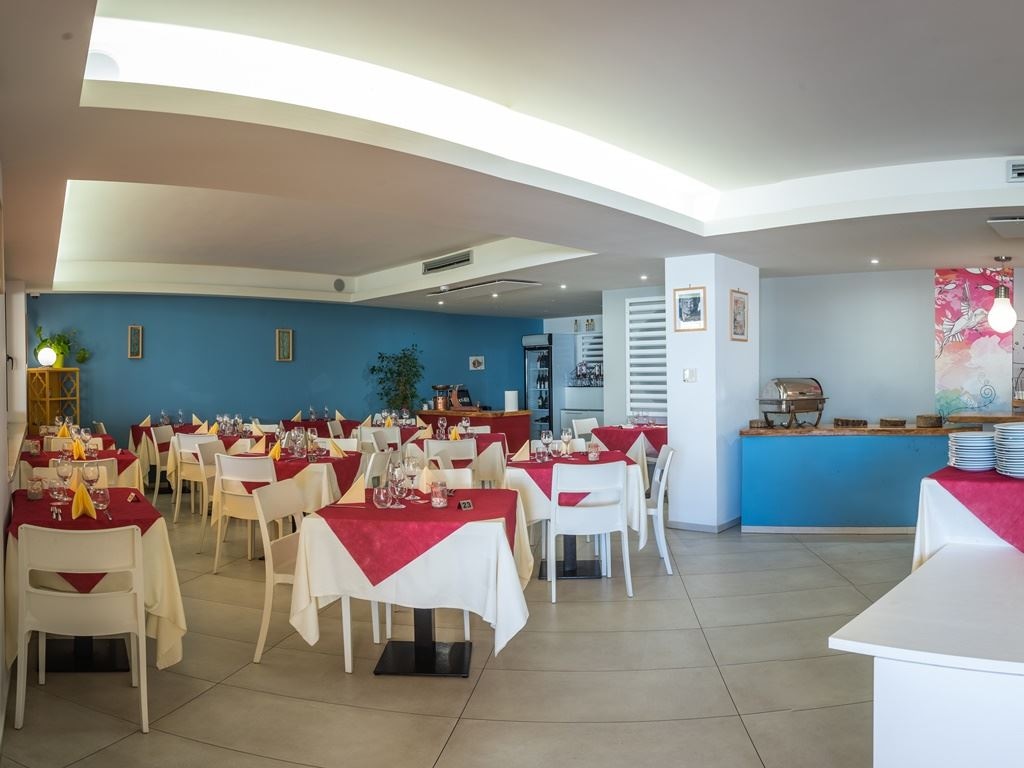 restaurants-restaurant