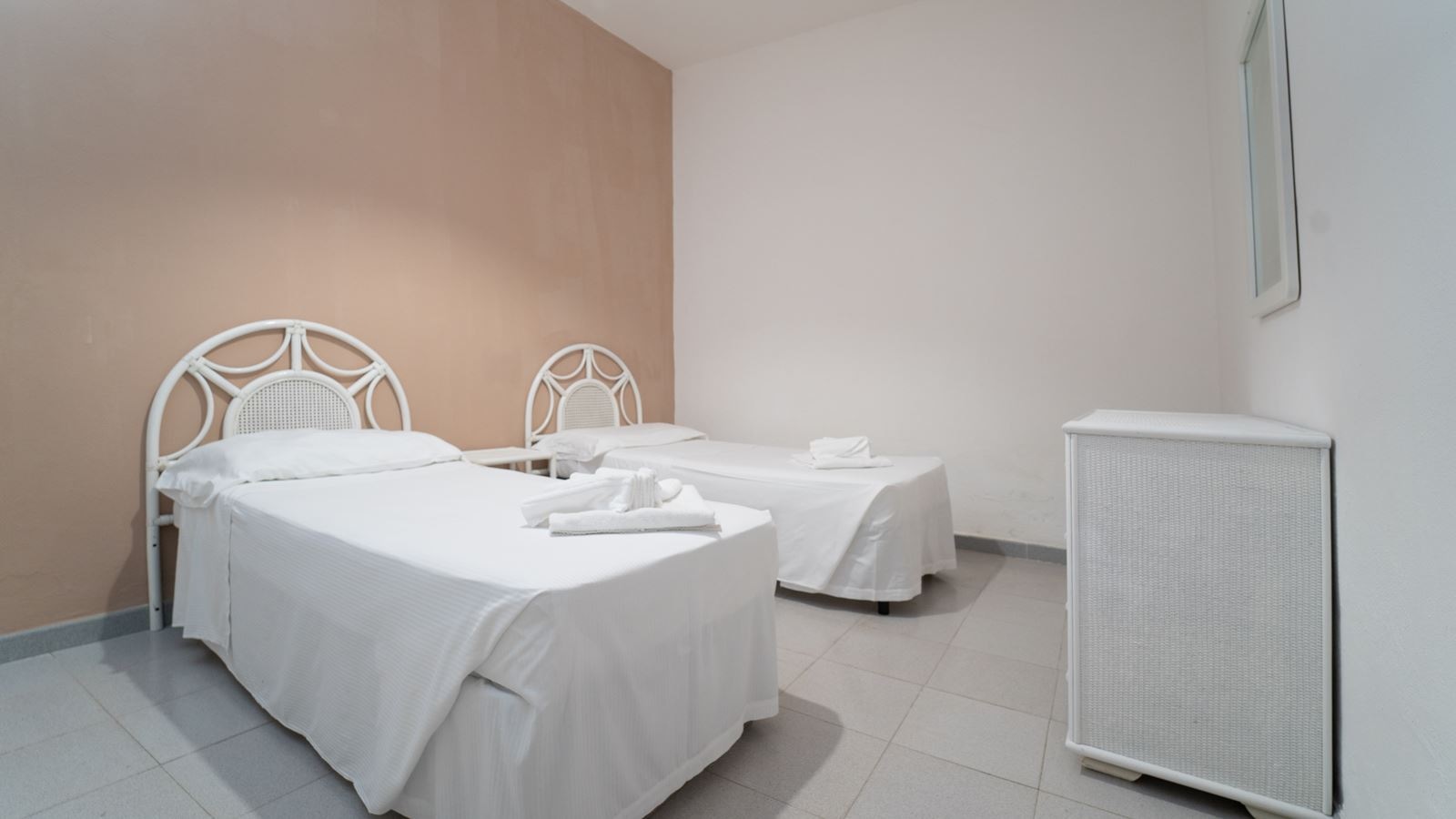 rooms-family-apartment