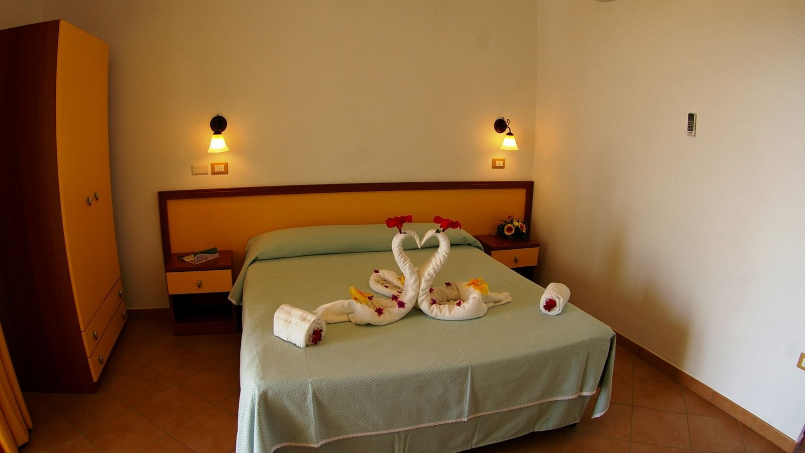 rooms-single-room-lateral-sea-view