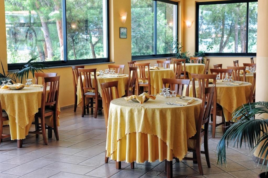 restaurants-restaurant