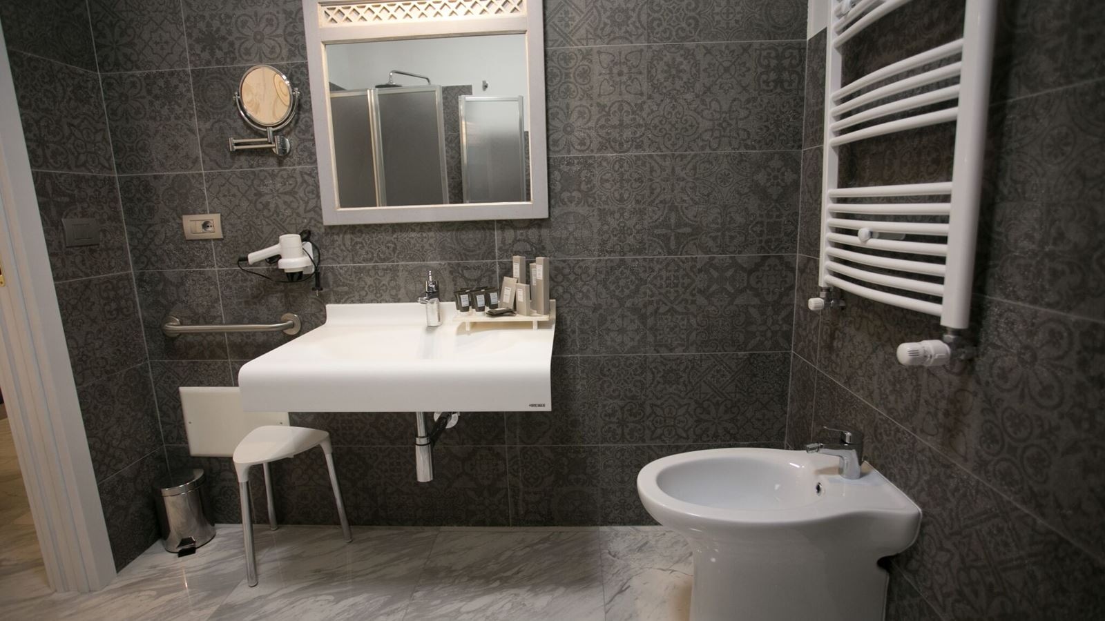 rooms-deluxe-room-with-balcony