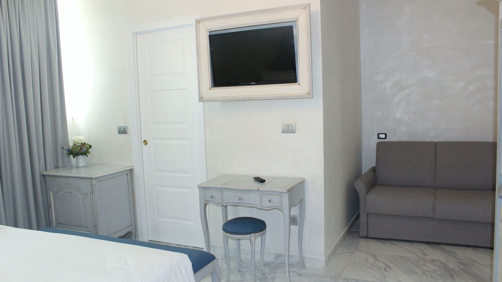 rooms-deluxe-room-with-balcony