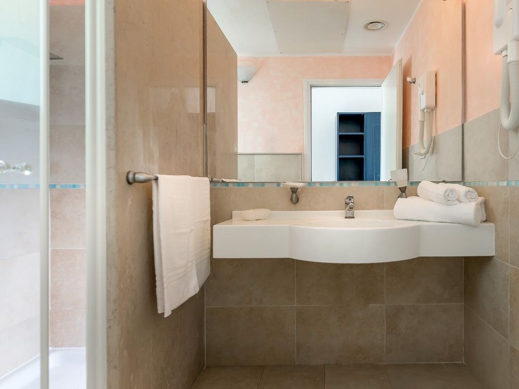 rooms-standard-room