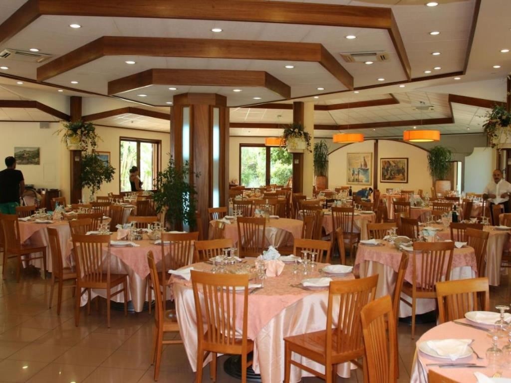 restaurants-restaurant