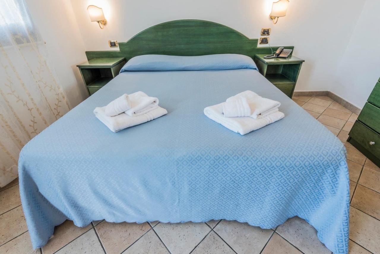 rooms-double-single-with-child-sea-view