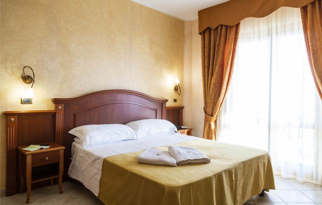 rooms-standard-room