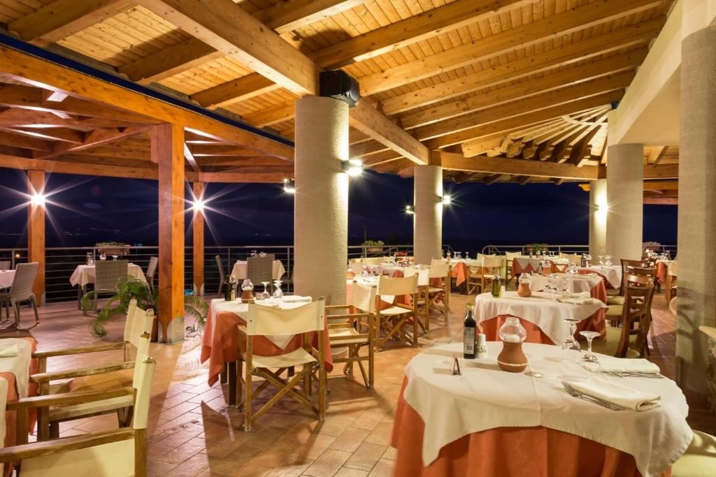restaurants-restaurant