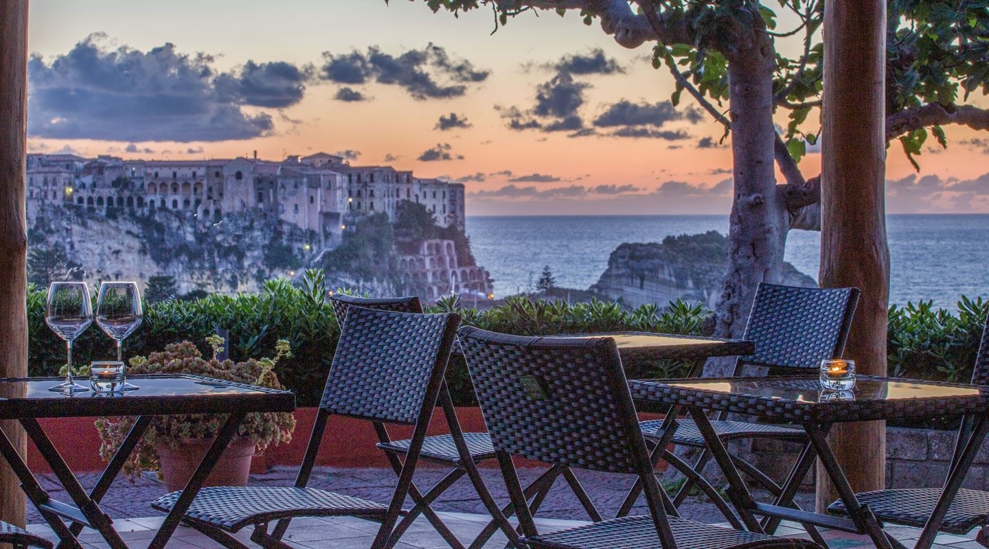 bars-new-paradise-bar