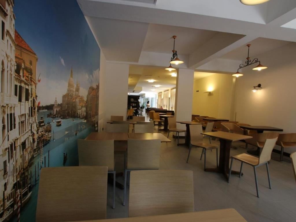 restaurants-restaurant